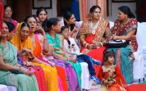 Frauen in ihren Saris
