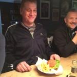 Offline Treffen in der Superbude Nürnberg – Glutenfreie Burger mit Beilagen Auch die Bamberger genossen den Burger