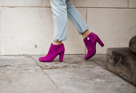 Outfit: Blue Jeans and Pink Shoes