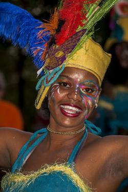 Verkleidete Frau auf Guadeloupe  (© Josian, creative common license 2.0, via flickr)