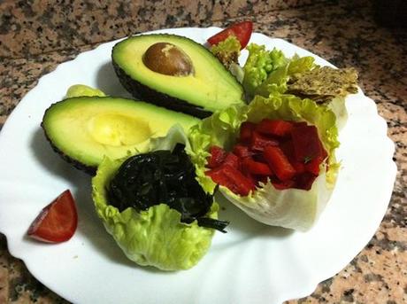 Eisbergsalatblätter als Schälchen, für Gemüse  zur Avocado:
