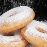 Herzchendonut - Donut Factory - Donut - Truck - Donuts mit Puderzucker