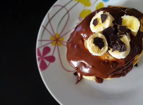 Frühstücksglück: Pancakes mit selbstgemachter Schokoladensauce