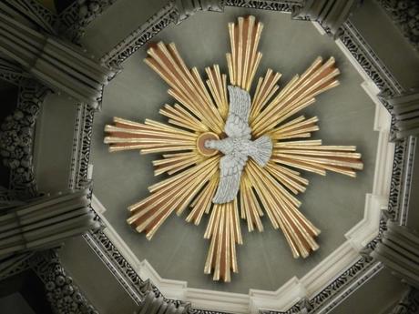 Friedenstaube im Salzburger Dom