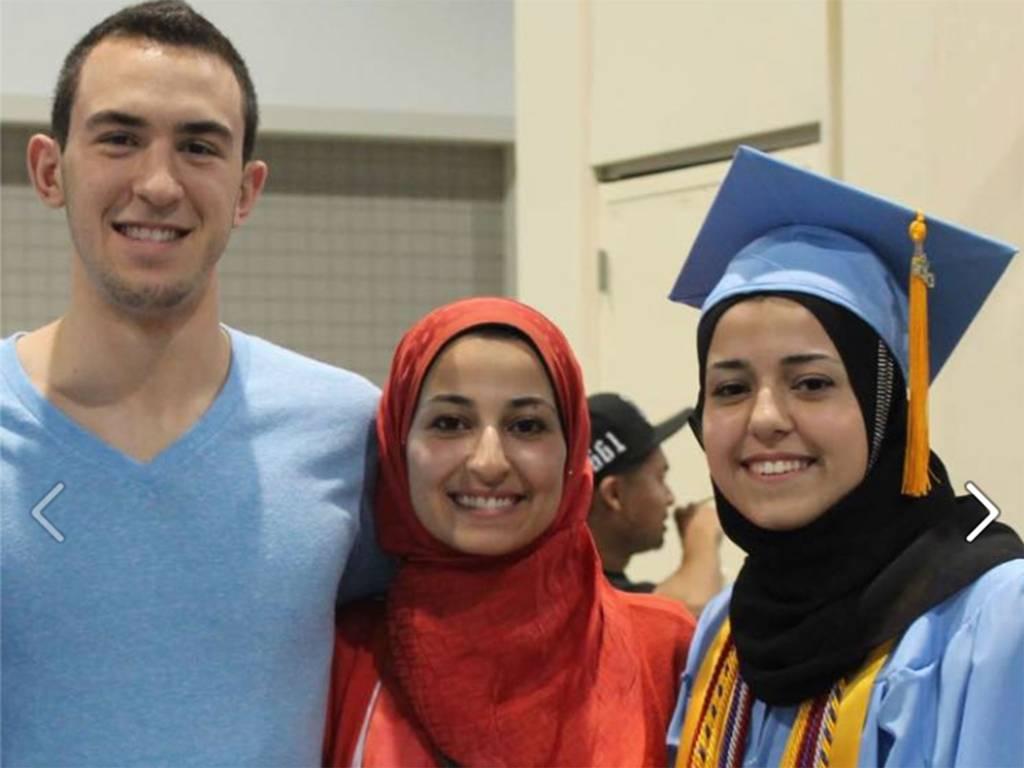 3 muslimische Studenten von einem Islam-Kritiker per Kopfschuss getötet