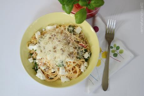 - Food Monday – Alles aus einem Topf | One Pot Pasta mit Spinat & Fetakäse