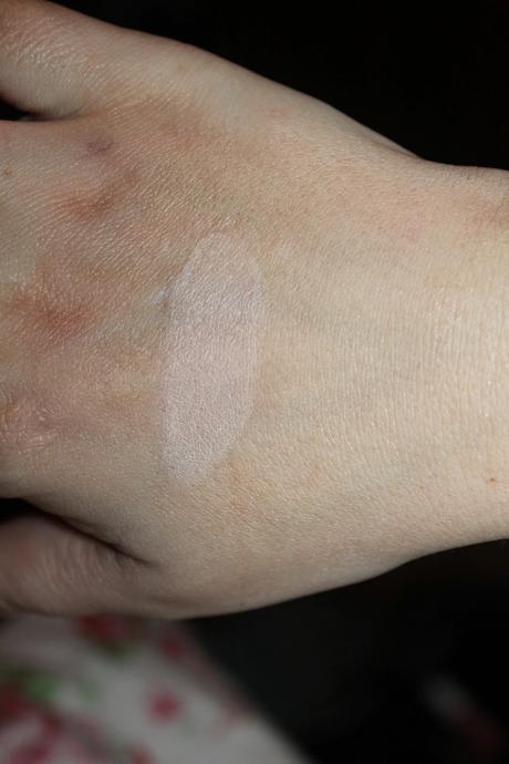 Review: Essence Pure Nude Powder 010 nude ivory + 020 nude beige