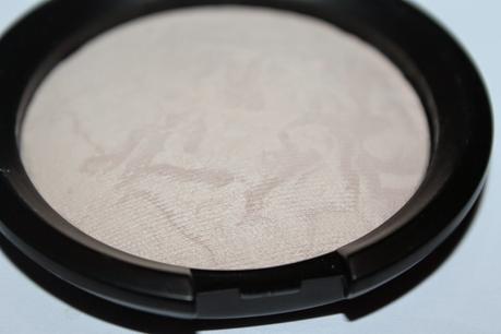 Review: Essence Pure Nude Powder 010 nude ivory + 020 nude beige