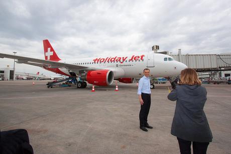 Kurt Eberhard CEO Hotelplan Suisse, am Flughafen Antalya vor der HolidayJet beim Photoshoot der Schweizer Illustrierten zum Erstflug 26.3.2015