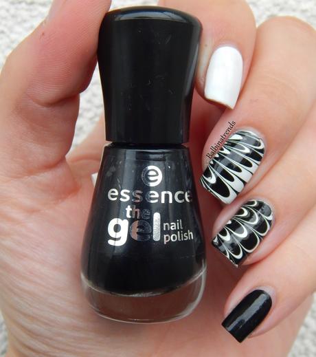 Essence - black & white Water Marble