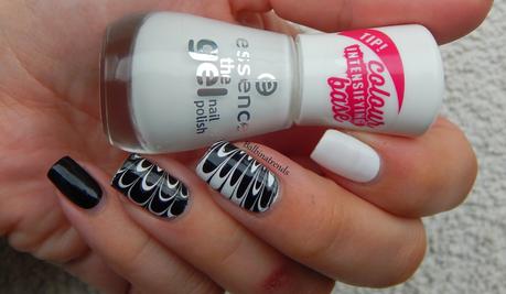 Essence - black & white Water Marble