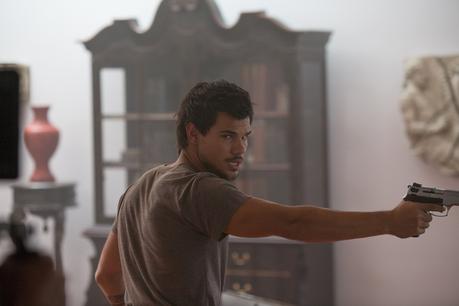 Review: TRACERS - Run, Taylor. Ruuun!