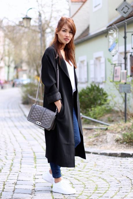 OUTFIT: BLACK OVERSIZE COAT & WHITE SNEAKERS #2