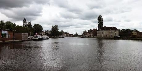 Burgund: der Kanal, das Velo und der Regen