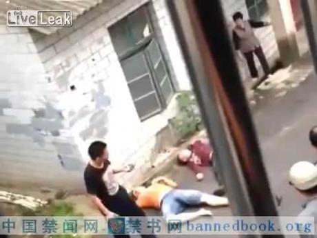 Aktuelle Videos - Polizisten misshandeln zwei Männer