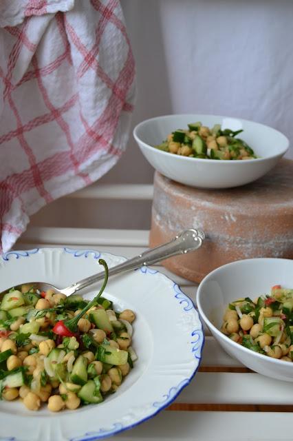 Savoury Wednesday: Kichererbsen-Koriander-Salat mit Sojadressing und frischer Chili