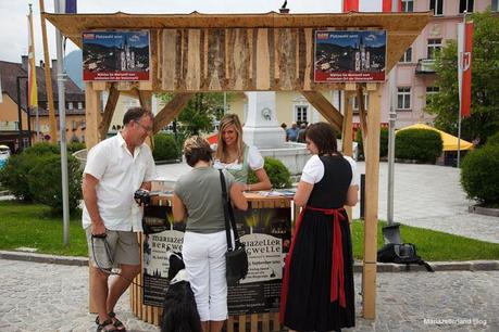 Stand am Hauptplatz in Mariazell zum Stimmen sammeln für die Platzwahl 2010 der Kleinen Zeitung