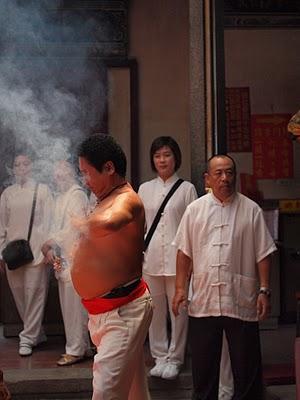 Bild der Woche 17/2010: Teufelsaustreibung im ZiYun Tempel / Taiwan