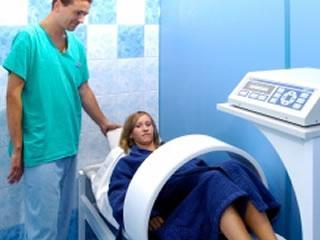 Die Magnetfeldtherapie im Einsatz während einer Kur – unkompliziert und effektiv.