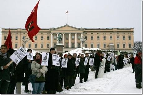 Maria Amelie - Protest vor dem Royal Palace in Oslo