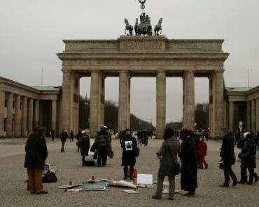 Fotos der heutigen Iran-Mahnwache in Berlin
