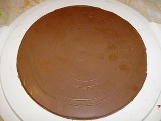Herstellung der Schokoladen-Dartscheibe und -pfeile