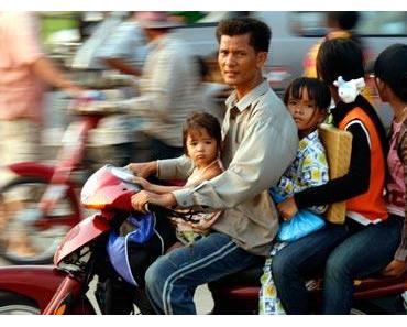 Traffic tells all in Phnom Penh – Strassenverkehr als Spiegelbild