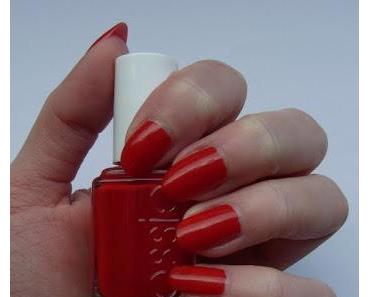 Lackiert: essie Forever Young