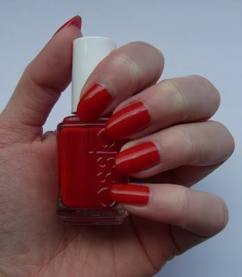 Lackiert: essie Forever Young