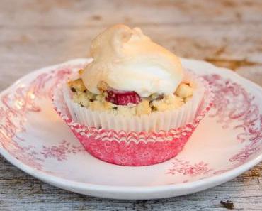 Wer ist eigentlich diese Rhabarberbarbera??? – Rhabarber-Schoko-Muffins mit Baiserhäubchen