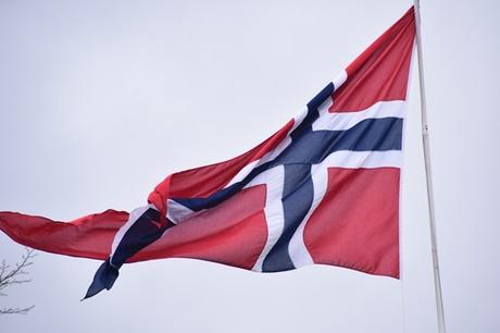 10_Flagge-Norwegen-Hafen-Bergen