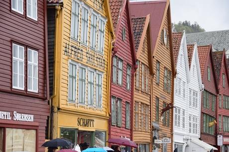 12_Holzhaueser-Bryggen-Bergen-Norwegen