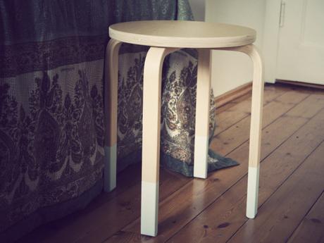 Pastell & Holz: Hocker-Upcycling in Mint