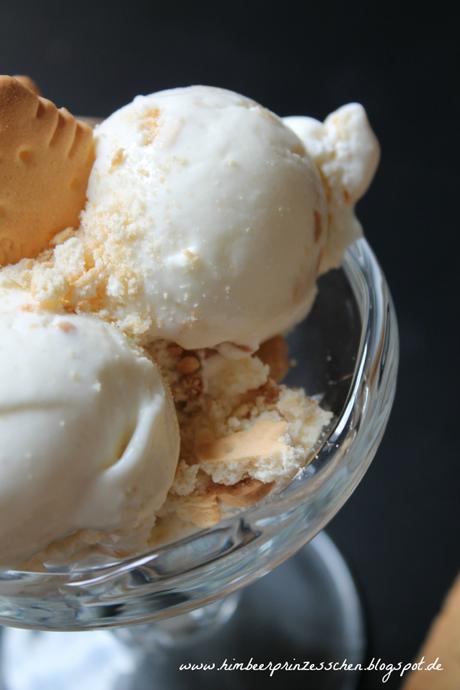Alles Käse: Cheesecake Eiscreme mit Butterkekskrümeln...genau richtig für heiße Sommertage!