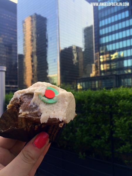 [explores...] NYC in Five Days - Day 5: Cupcake ATM, Cupcaron, Riverside and Chocolate Pizza