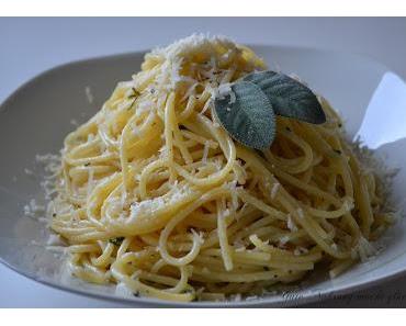 Spaghetti mit Butter, Salbei und Parmesan