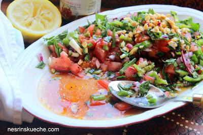 Gavurdağı Salatası / Tomatensalat mit Ganatapfelsoße und Sumach