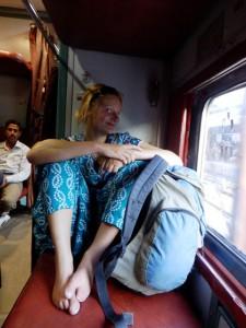 Allein im Zug in Indien
