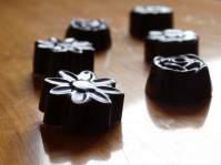 Selbstgemachte Schokolade mit Amarantboden