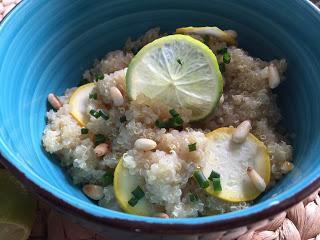 Superfood die 2. - Zitronige Quinoa-Zucchini-Pfanne mit Pinienkernen