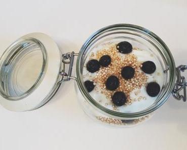 Vanille- Magerjogurth mit Heidelbeeren und Quinoa – skimmed yoghurt