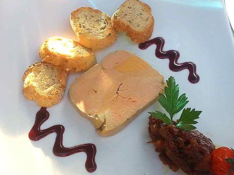 Tranché de Foie gras de canard, Réduction de cassis et Chutney. - © Foto: Erich Kimmich