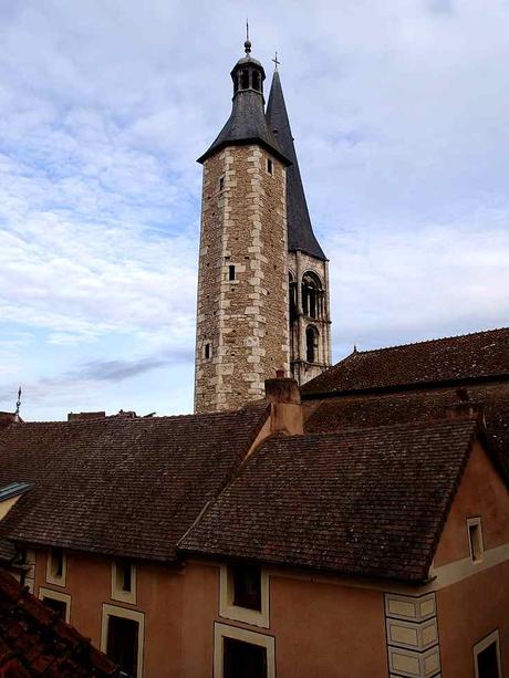 Die Türme der Kirche in St-Gengoux. - © Foto: Erich Kimmich