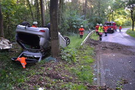 Schwerer Autounfall zwischen Bargstedt@Freiwillige Feuerwehr Harsefeld