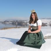 Unsere Heukönigin Lorena diesmal als Schneekönigin beim Fotoshooting im Winter