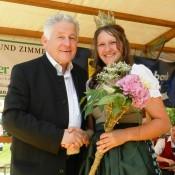 Hier die neue Heukönigin Lorena I mit dem Landeshauptmann von Oberösterreich Dr. Josef Pühringer