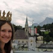 Mit dem Untersberg im Hintergrund bekommt die Stadt Salzburg einen alpinen Charakter, das gefällt auch einer echten Königin