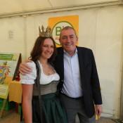 Auch der Bürgermeister der Stadt Salzburg durfte Königin Lorena in den Arm nehmen