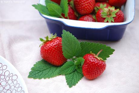 Erdbeer-Törtchen mit Schoko-Kokos-Baiser [Ein echtes Sahneschnittchen!]
