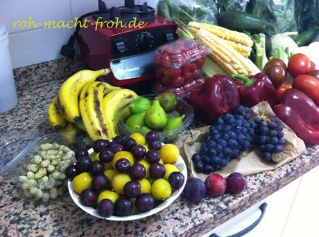 Früchte, die hier grad in Saison sind: Maulbeeren, Pflaumen, die ersten Trauben, Feigen, Bananen
